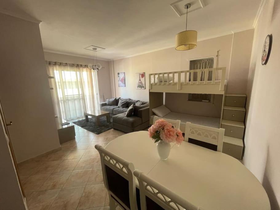 Tea Summer Apartment Appartement Durrës